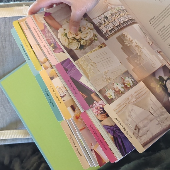 🆕 The Knot Ultimate Wedding Planner & Organizer - Picture 4 of 9